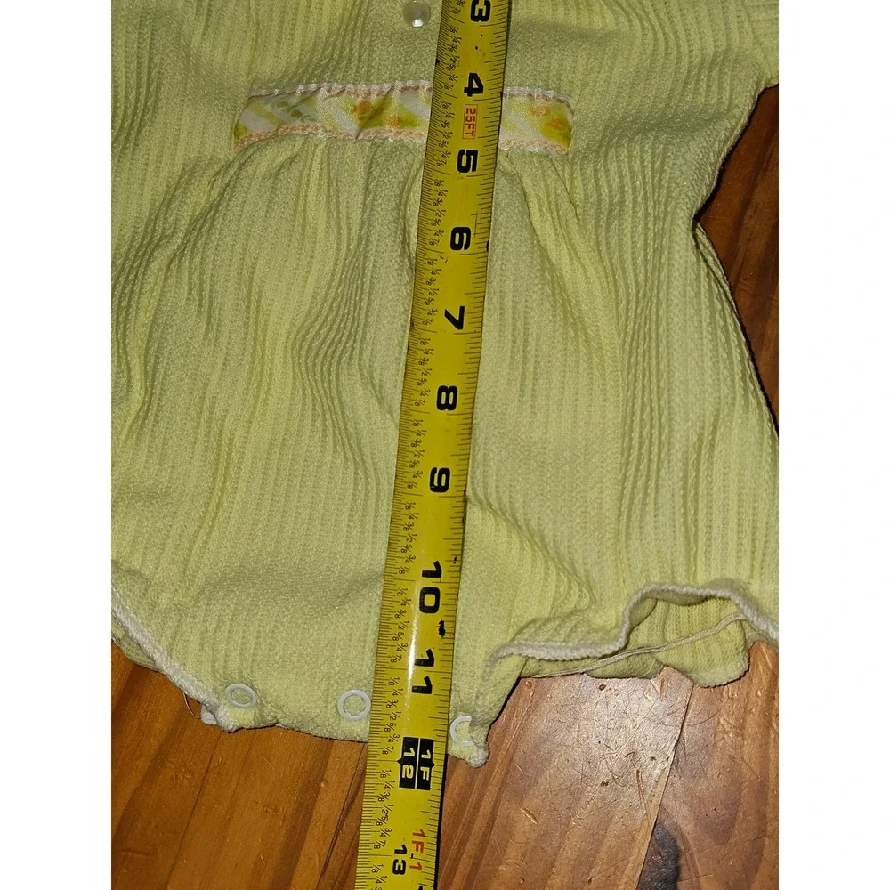 Vintage Baby Girls Onesie size 3-6 months.‎ No tags.